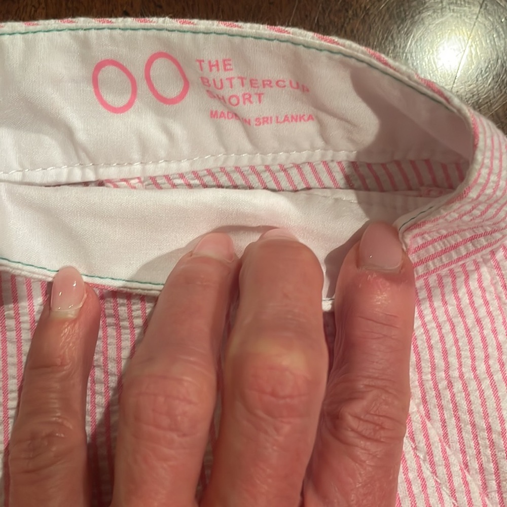 Lilly Pulitzer pink and white seersucker sz 00 buttercup shorts - Picture 2 of 5